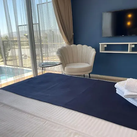 Lodge Majestic Tiny With Private Pool