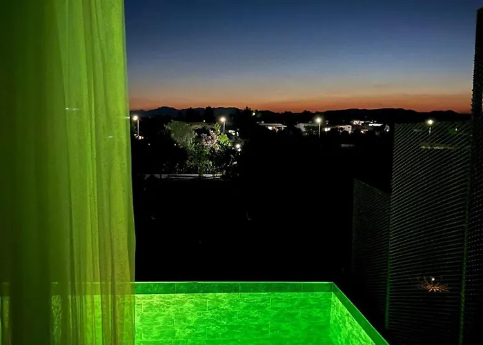 롯지 Majestic Tiny With Private Pool Trikomo