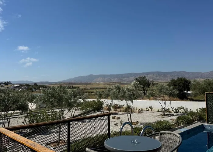 Majestic Tiny With Private Pool ロッジ